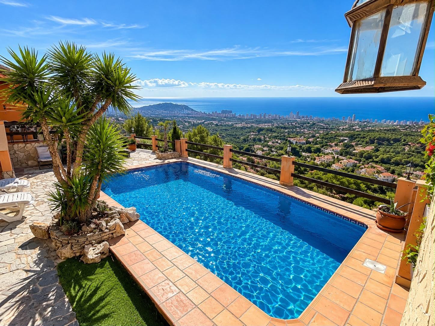 CHALET EN ALQUILER ANUAL CON PISCINA PRIVADA, JARDÍN Y VISTAS PANORÁMICAS EN ALFAZ DEL PI