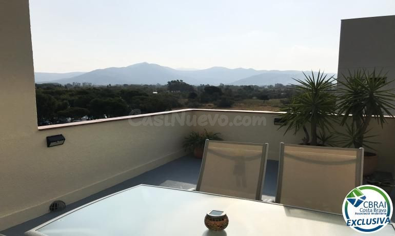 Apartamento reformado con amplia terraza y aparcamiento privado en Santa Margarita Roses