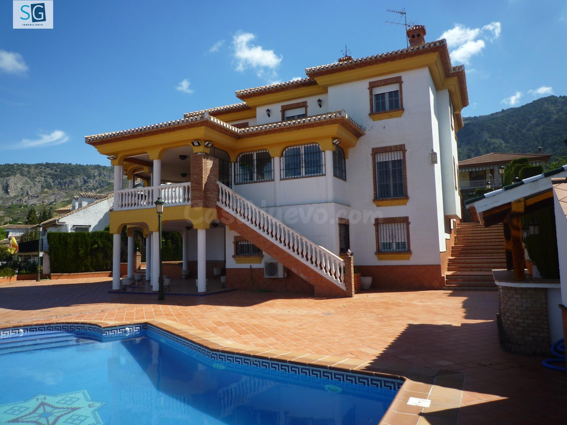 CHALET INDEPENDIENTE CON VISTAS PANORÁMICAS A GRANADA