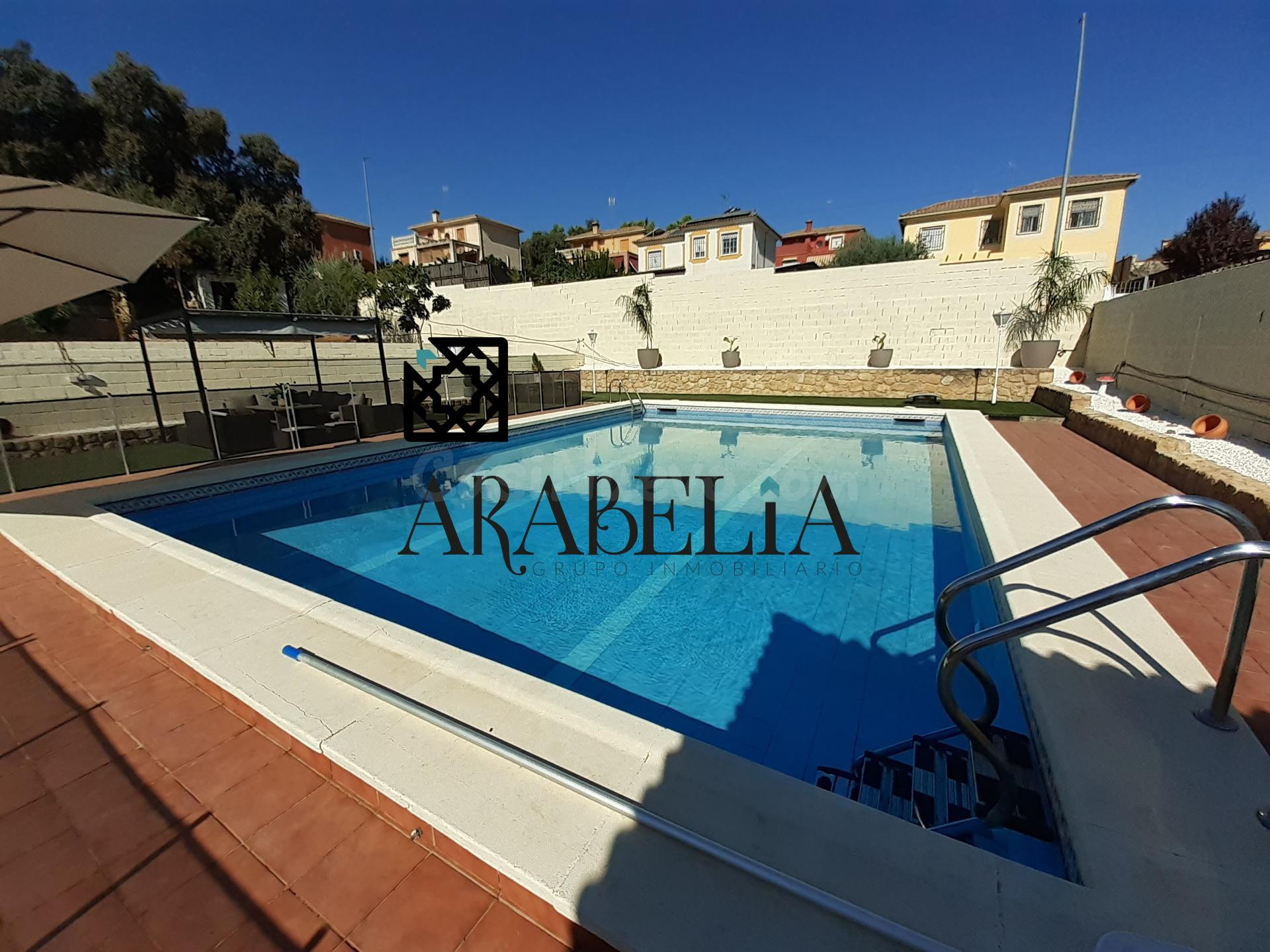 Fantástico chalet en Urbanización Encinares de Alcolea