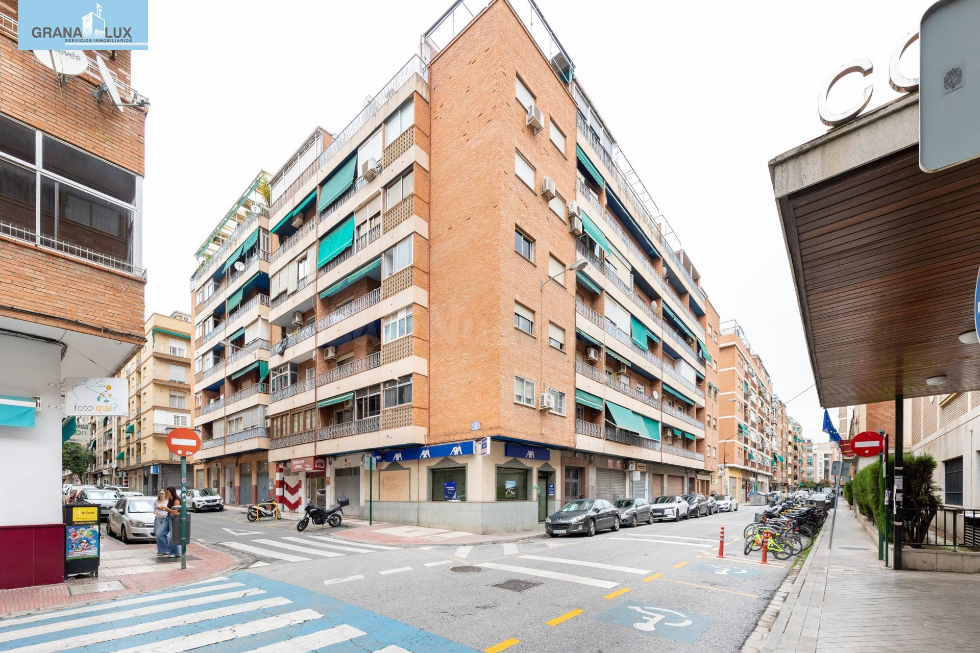 ¡Oportunidad única! Ático de 4 dormitorios y 2 baños con gran terraza frente al Colegio Agustinos (Arabial)