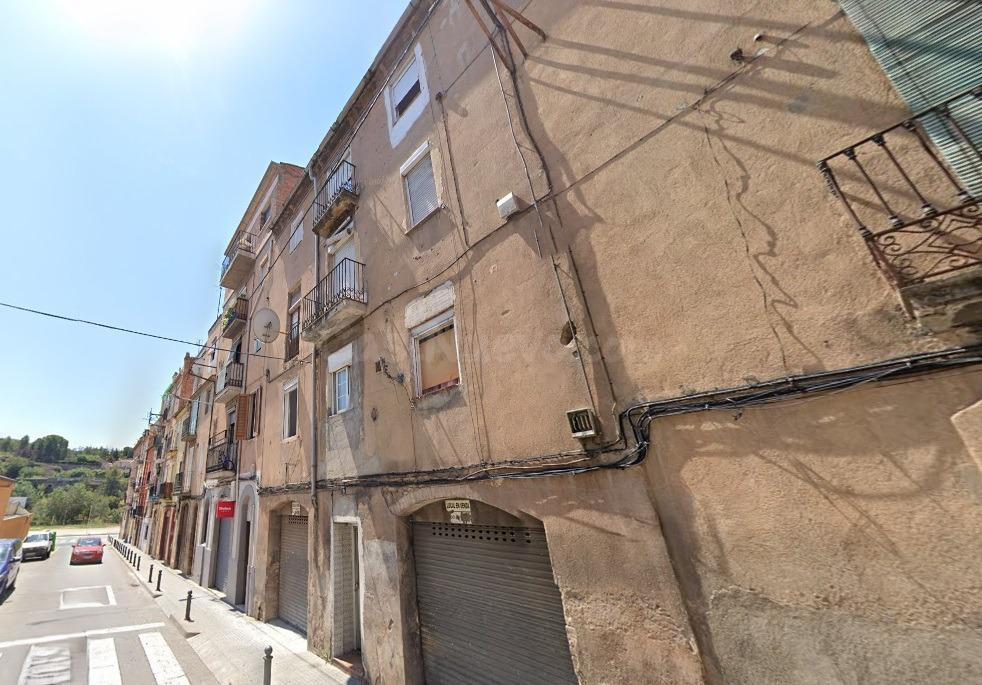 Se vende PISO OKUPADO en Calle Floch I Torres 6 de Manresa ( - foto 3