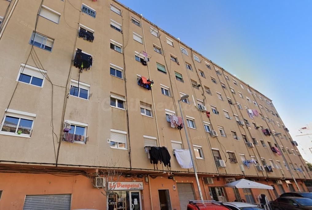 FANTÁSTICO PISO en Calle Sagrada Familia 53 de Badalona (Bar - foto 2