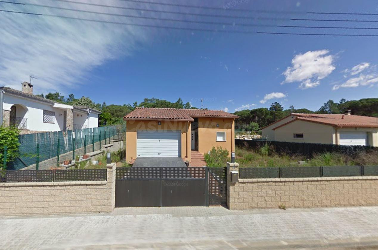 Se vende chalet OKUPADO en Carrer Roure Nº 29 Sils (Girona)