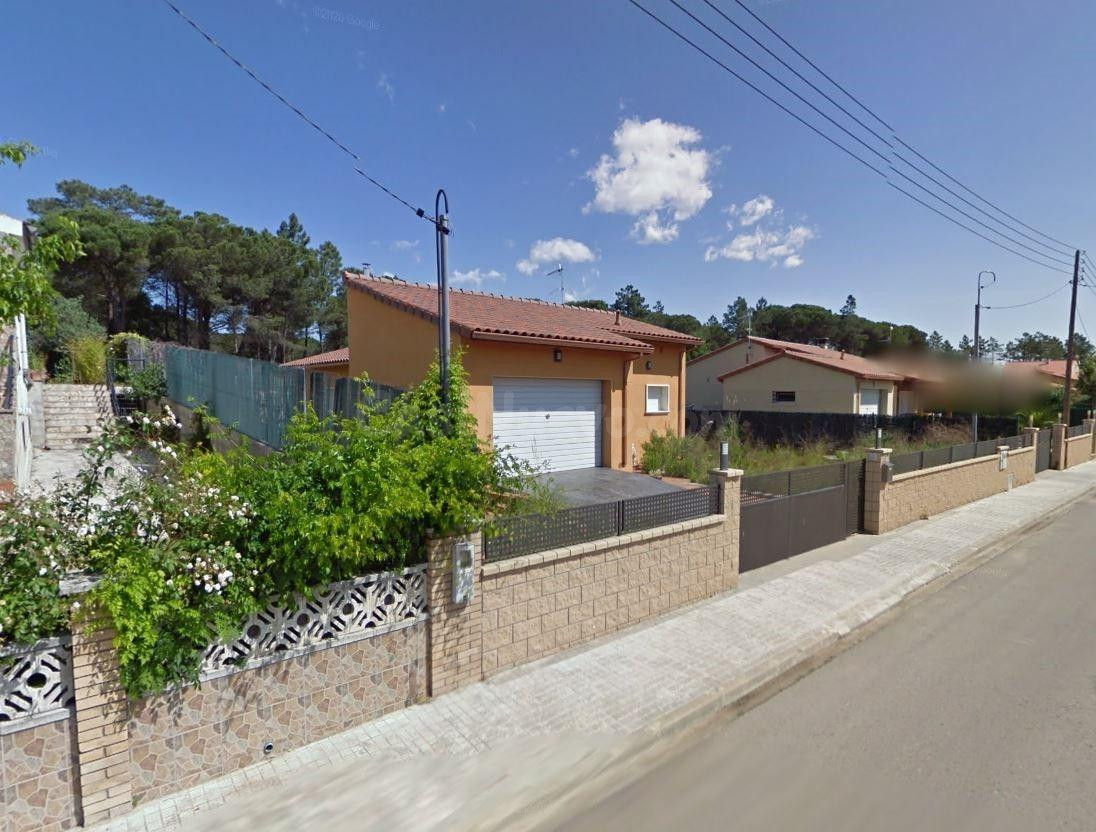 Se vende chalet OKUPADO en Carrer Roure Nº 29 Sils (Girona) - foto 2