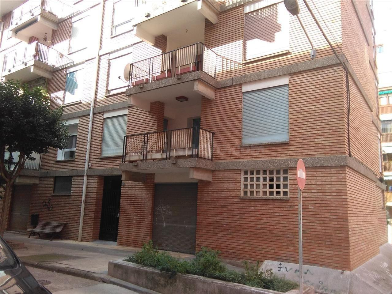 Se vende piso OKUPA en Calle Juan Ramón Jiménez 7 de Barbast