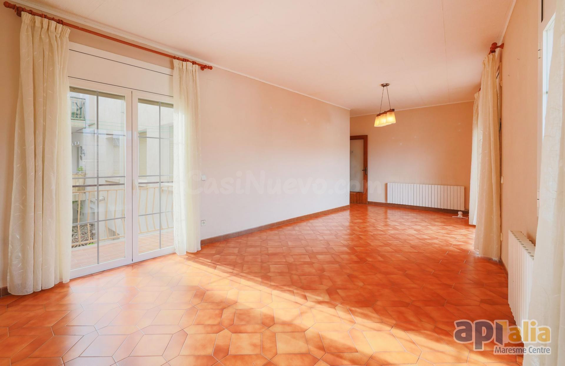GRAN PISO en BREDA: 4 DORMITORIOS, MUY LUMINOSO y JUNTO al C