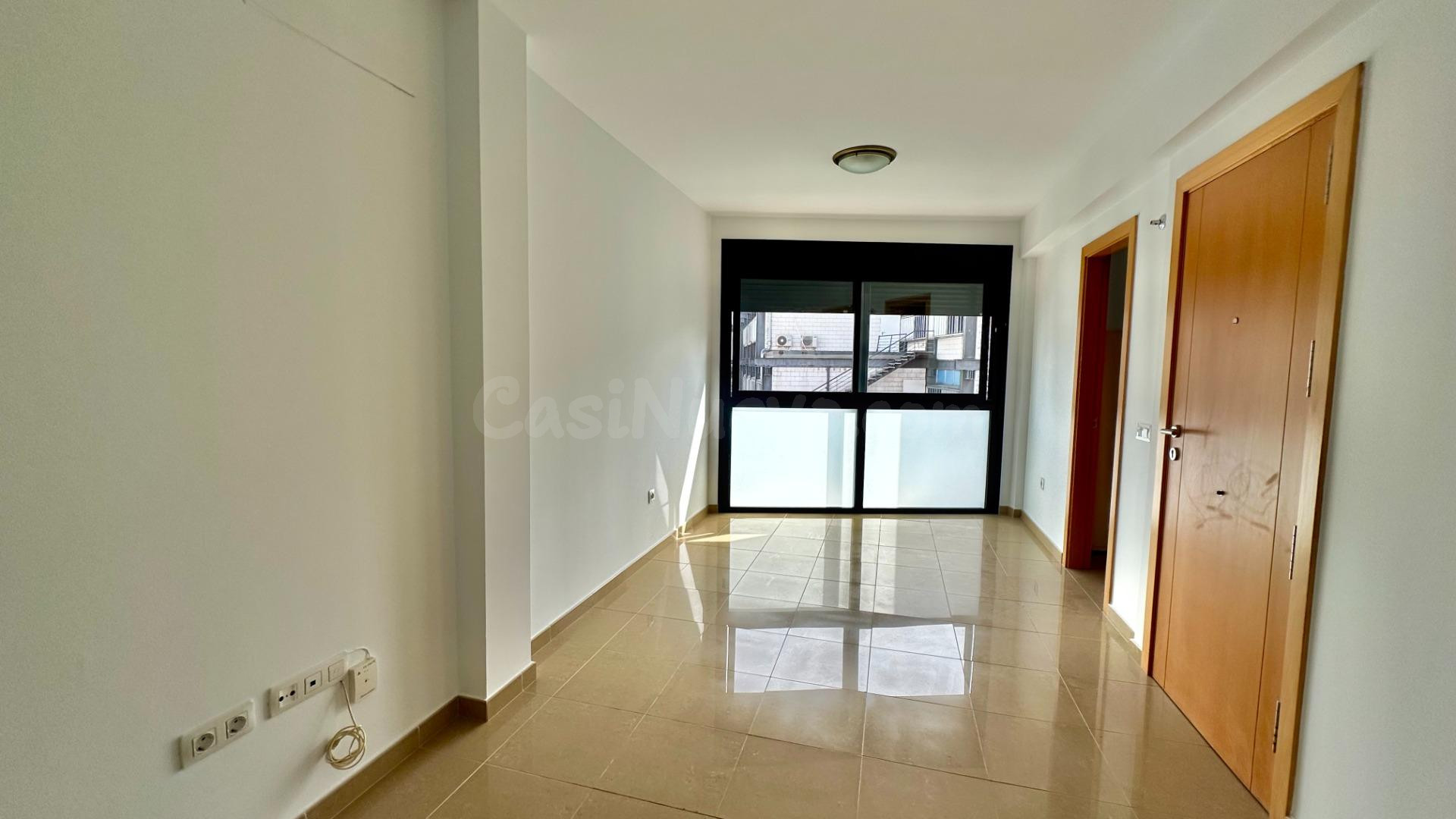 Piso exterior de 3 dormitorios y 2 baños con garaje y traste - foto 3
