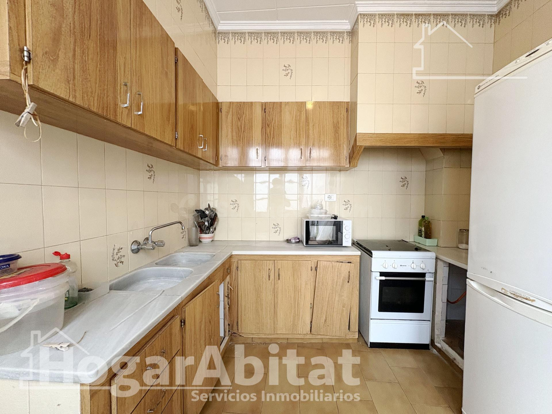 ¡Vistas a las montañas! Casa amplia y luminosa para reformar con patio y gran terraza