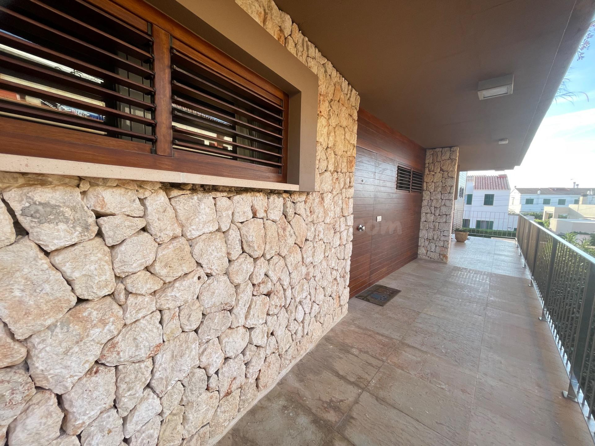 Ático Dúplex Exclusivo con 3 Terrazas, 2 Piscinas y Amplios Espacios - foto 5