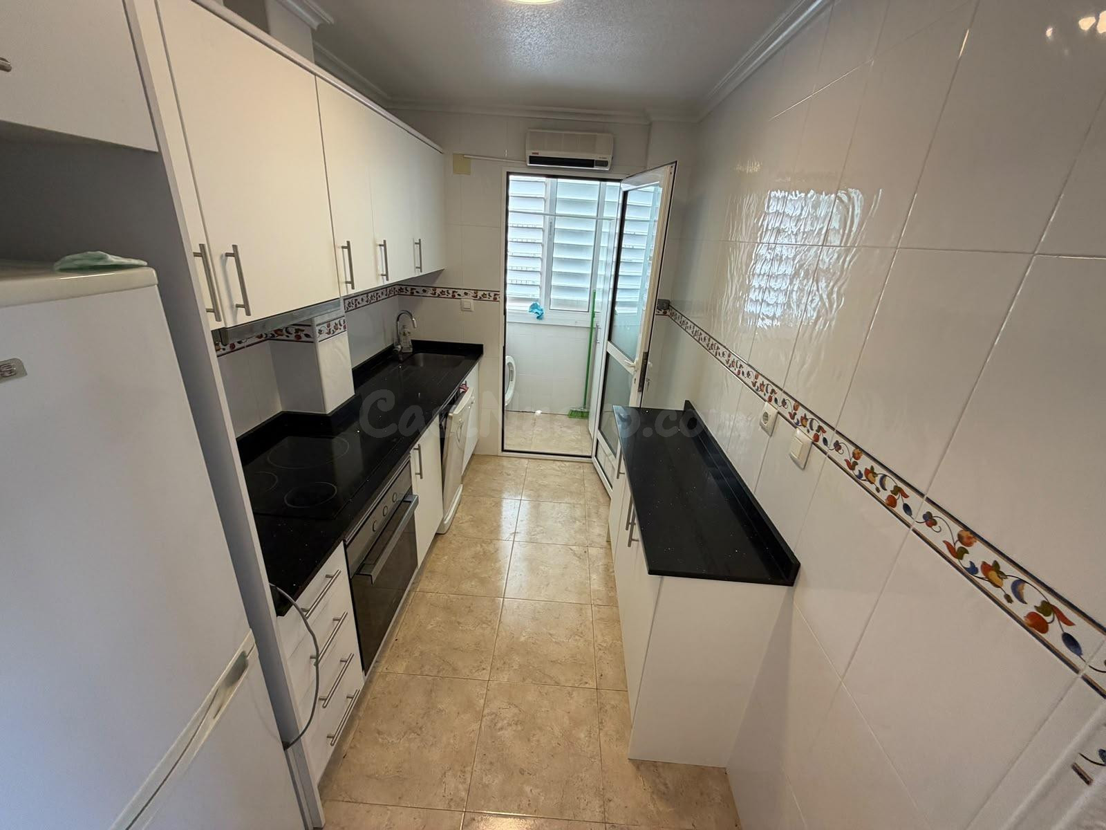 Piso moderno en residencial con solárium y piscina - foto 3
