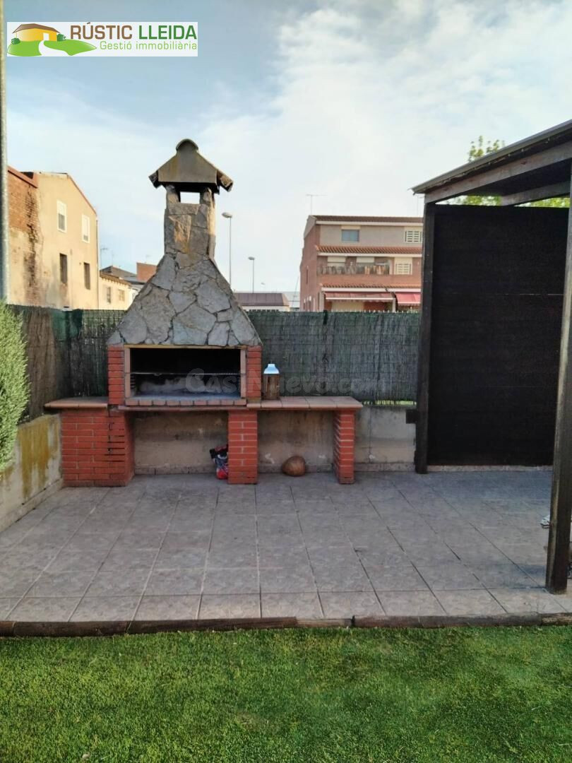 Casa unifamiliar en Mollerussa con gran jardín privado.