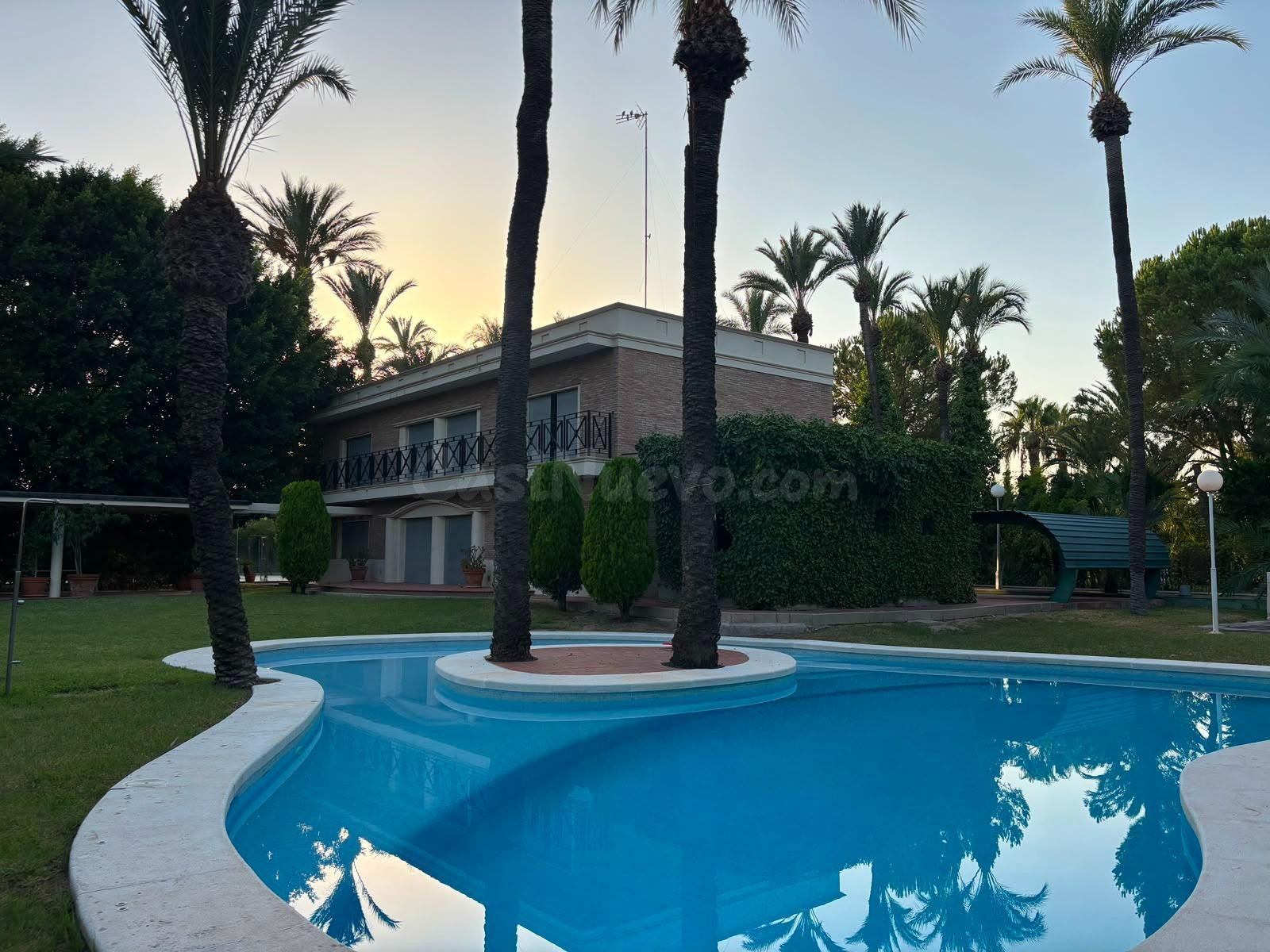 Villa en Alzabares
