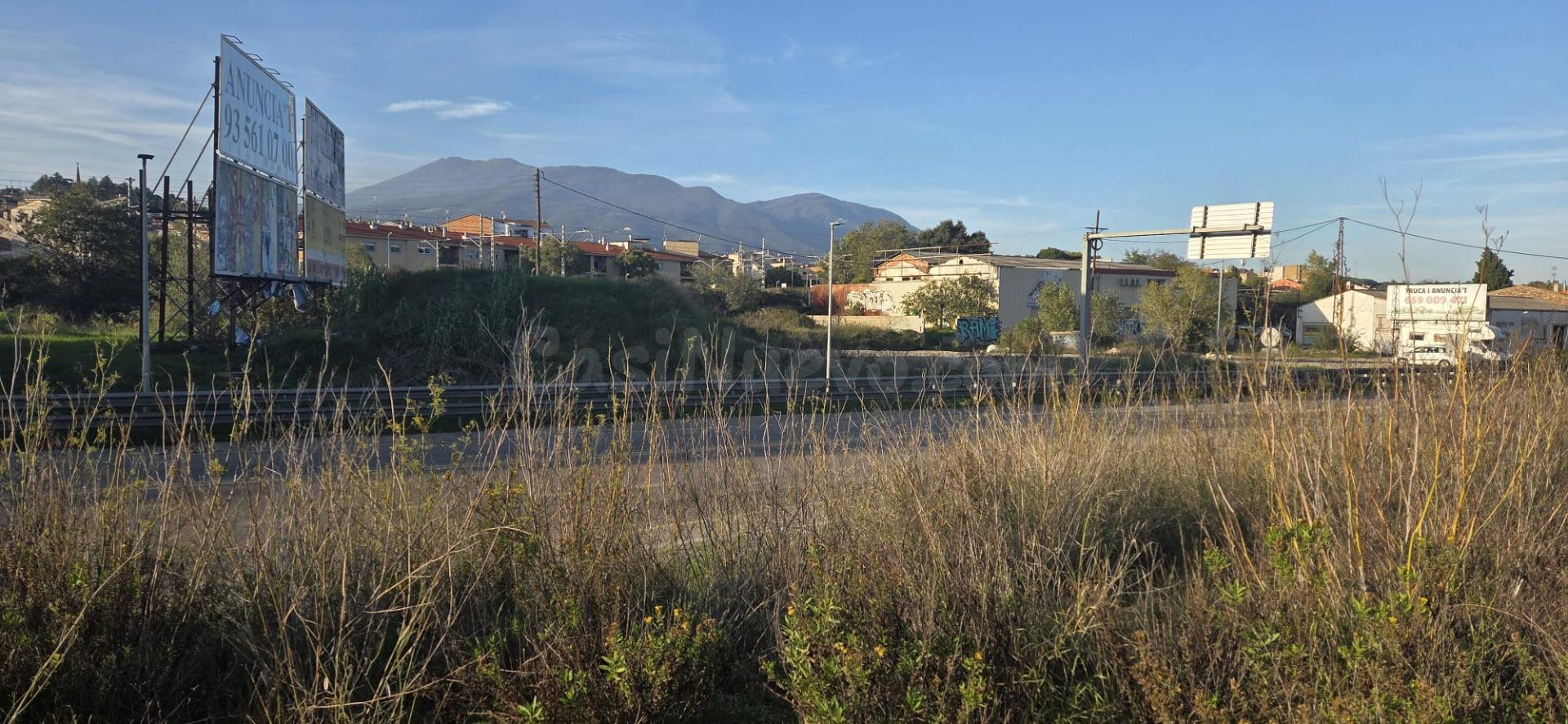 SANT CELONI (1ª LINIA C-35): SUELO INDUSTRIAL - COMERCIAL A  - foto 2