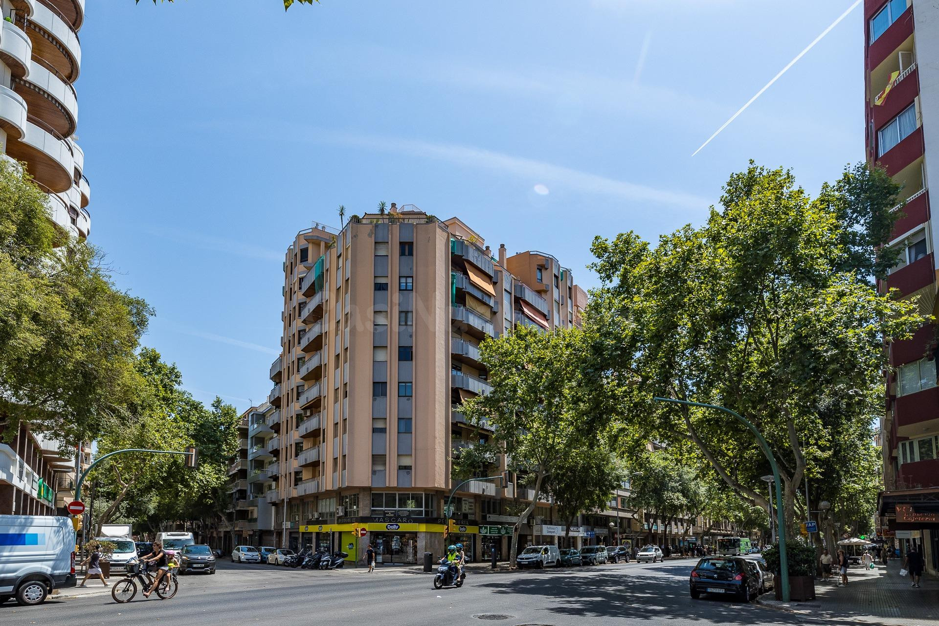 Piso amplio con posibilidad de parking en Calle Aragón