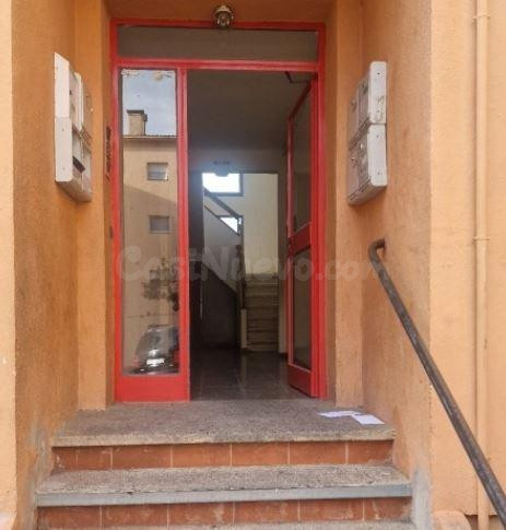 SE VENDE piso OKUPA en C Plaza Simo Samaso 2 de Banyoles