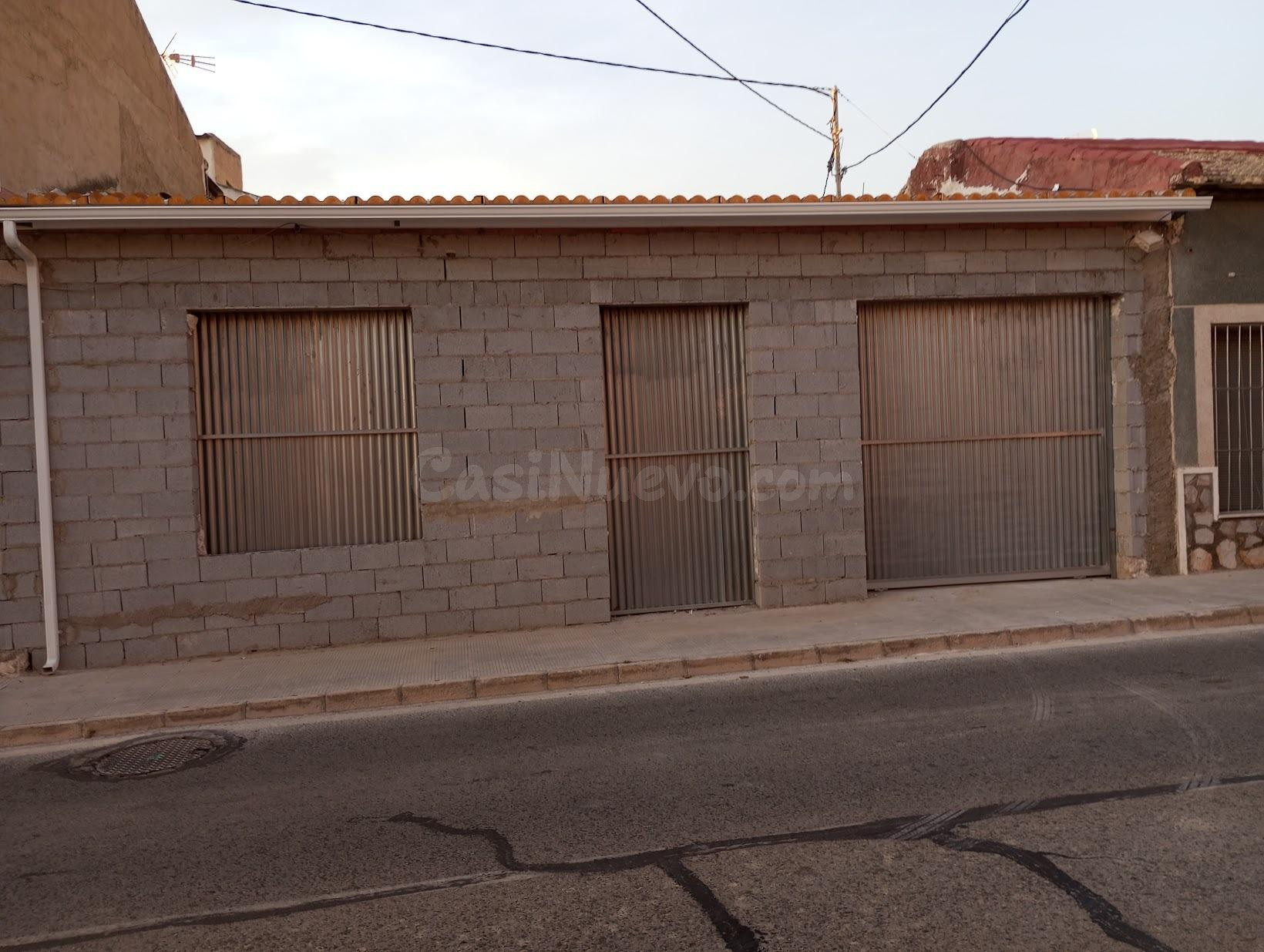 Casa para reformar con amplio jardín en Benijófar