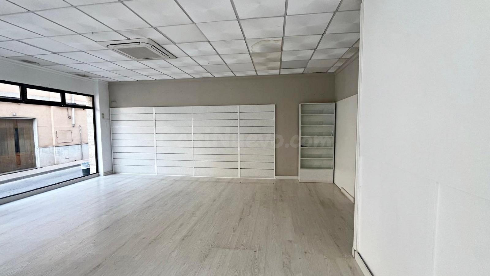 LOCAL COMERCIAL EN ESQUINA EN LA MEJOR ZONA DE TOTANA - foto 4