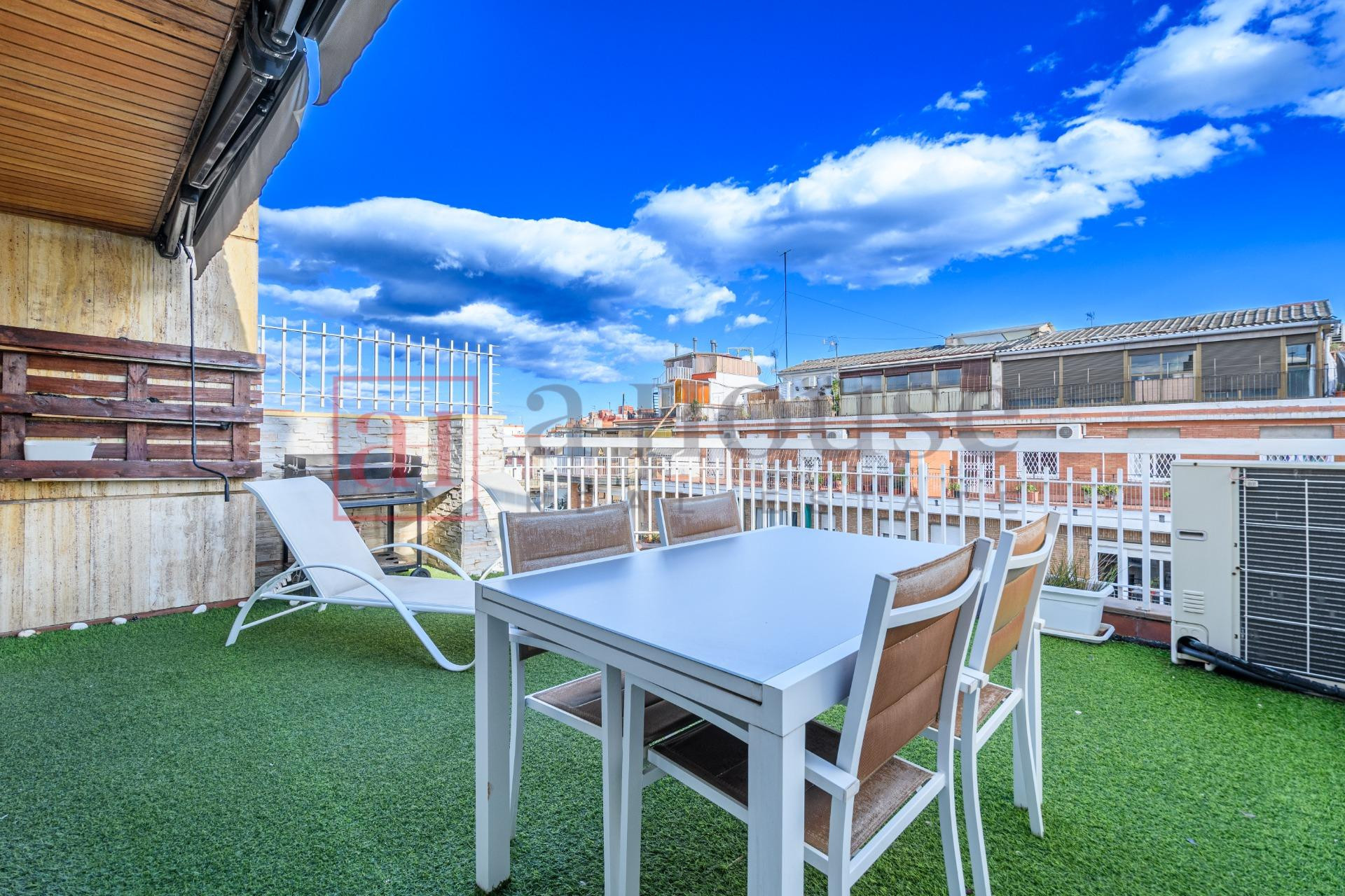 ÁTICO DÚPLEX LISTO PARA ENTRAR A VIVIR CON DOS GRANDES TERRA