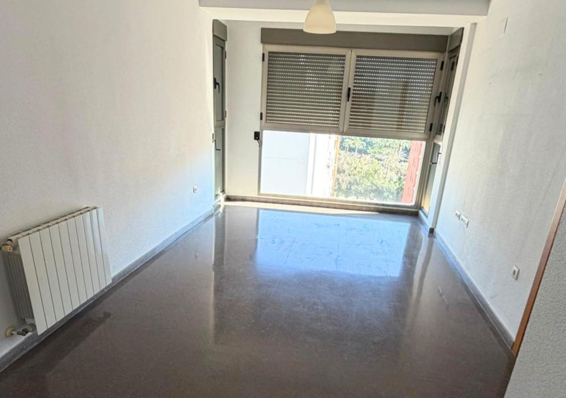 Piso de 3 habitaciones y 2 baños cerca del centro histórico de Valencia - foto 2