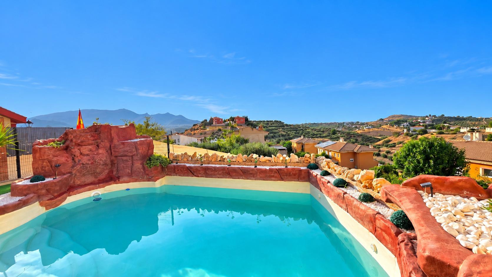 ¡INCREÍBLE CASA CON PISCINA Y VISTAS PANORÁMICAS EN CARRETER - foto 2