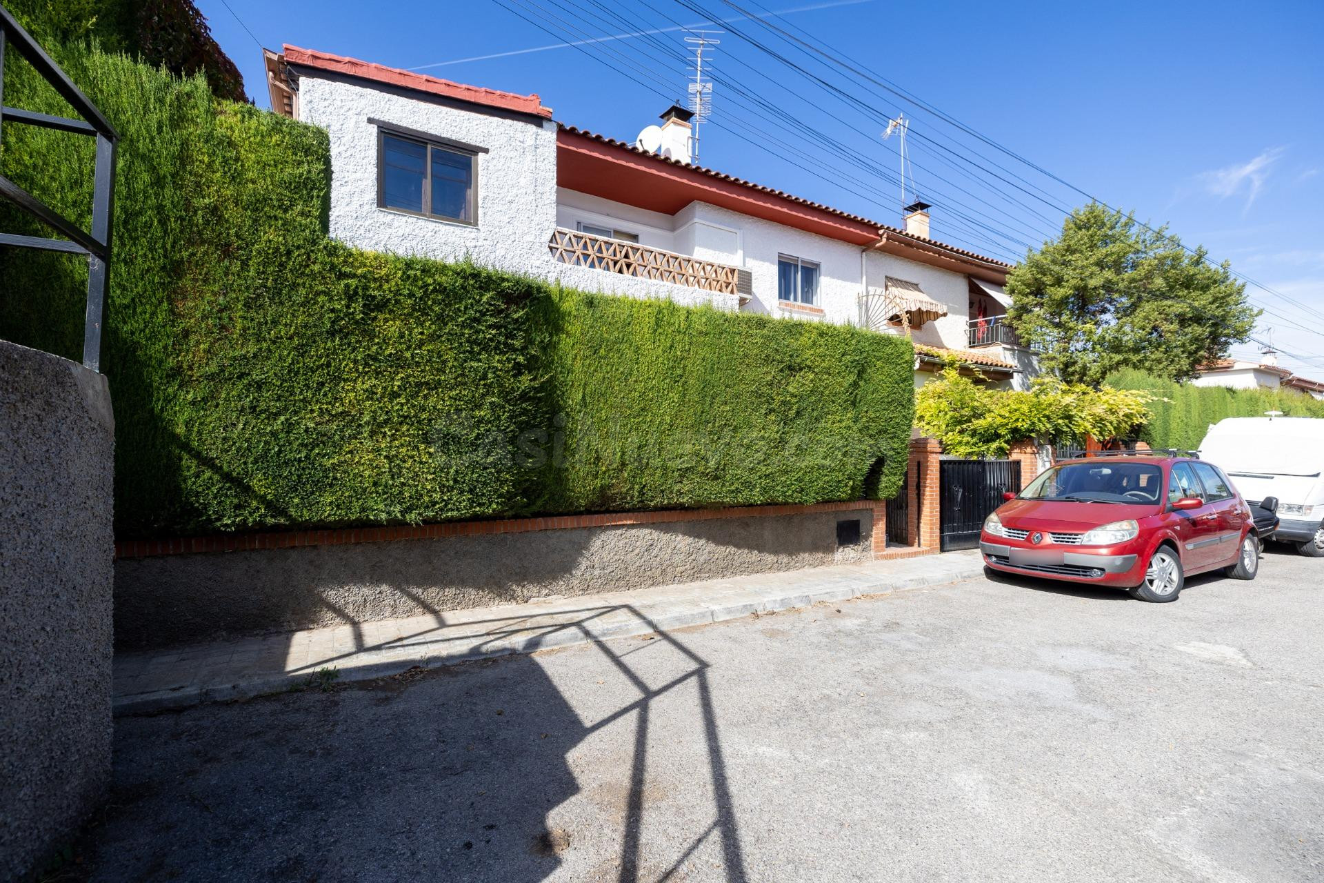 Preciosa casa en Ogíjares con piscina y jardín - foto 2