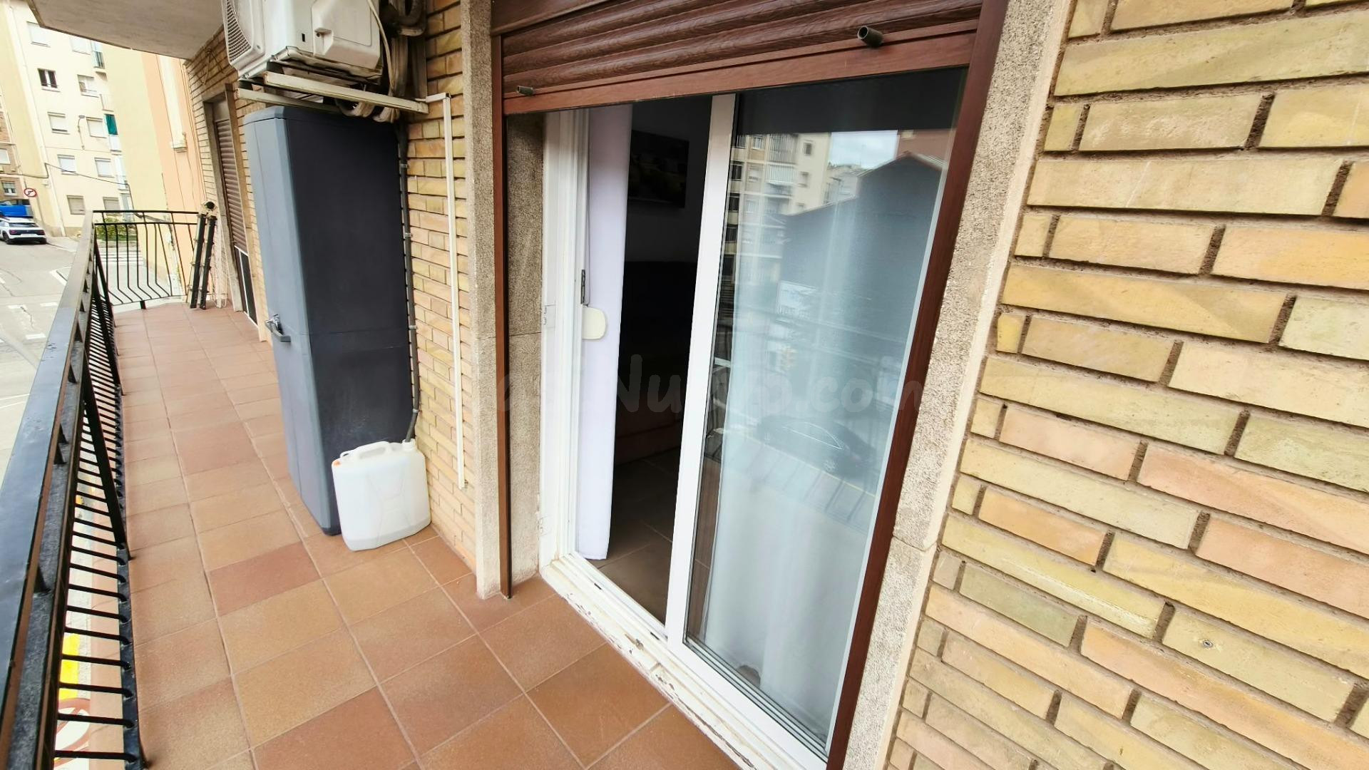 Piso reformado de tres habitaciones - foto 4