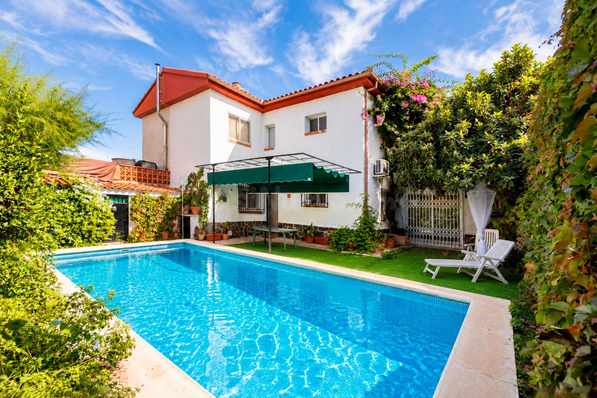 Preciosa casa en Ogíjares con piscina y jardín