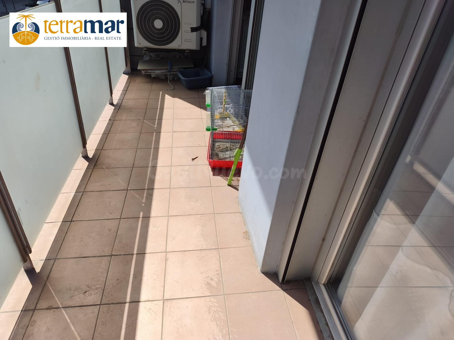 ESTUPENDO PISO EN VENTA EN SANT BOI CON ASCENSOR Y PARKING I - foto 2