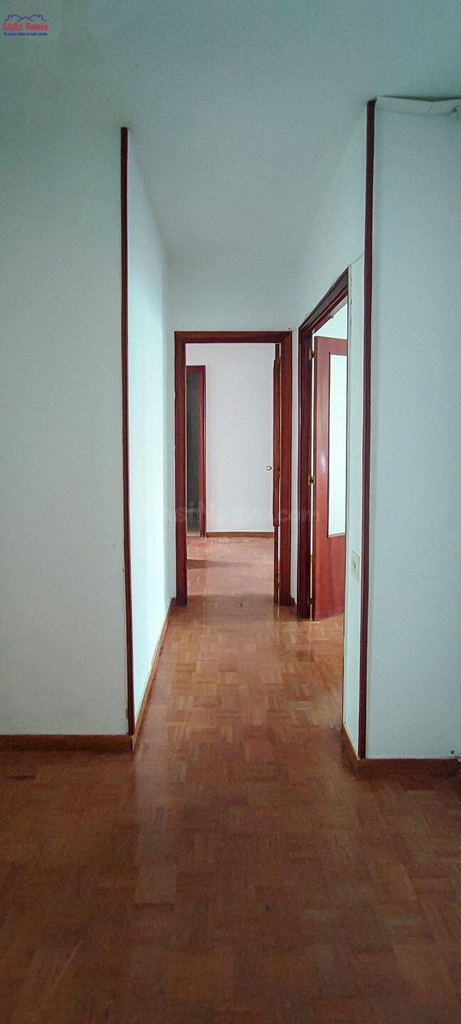 Amplia vivienda en la privilegiada zona de Bahía Blanca.-Cád - foto 4