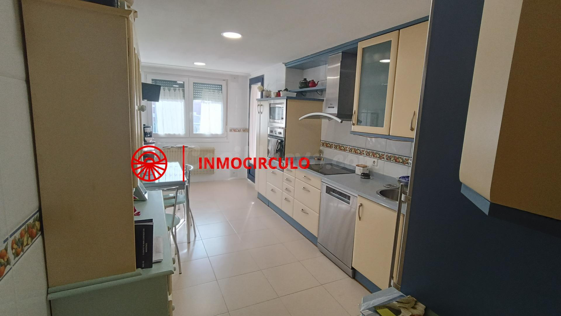 El mejor piso de cuatro dormitorios te está esperando - foto 4