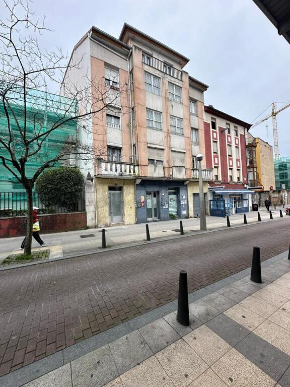Local comercial 200m² en primera linea Torrelavega