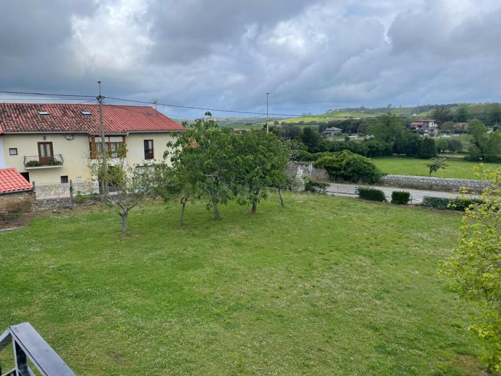 Excelente chalet con terreno y garaje en Arnuero