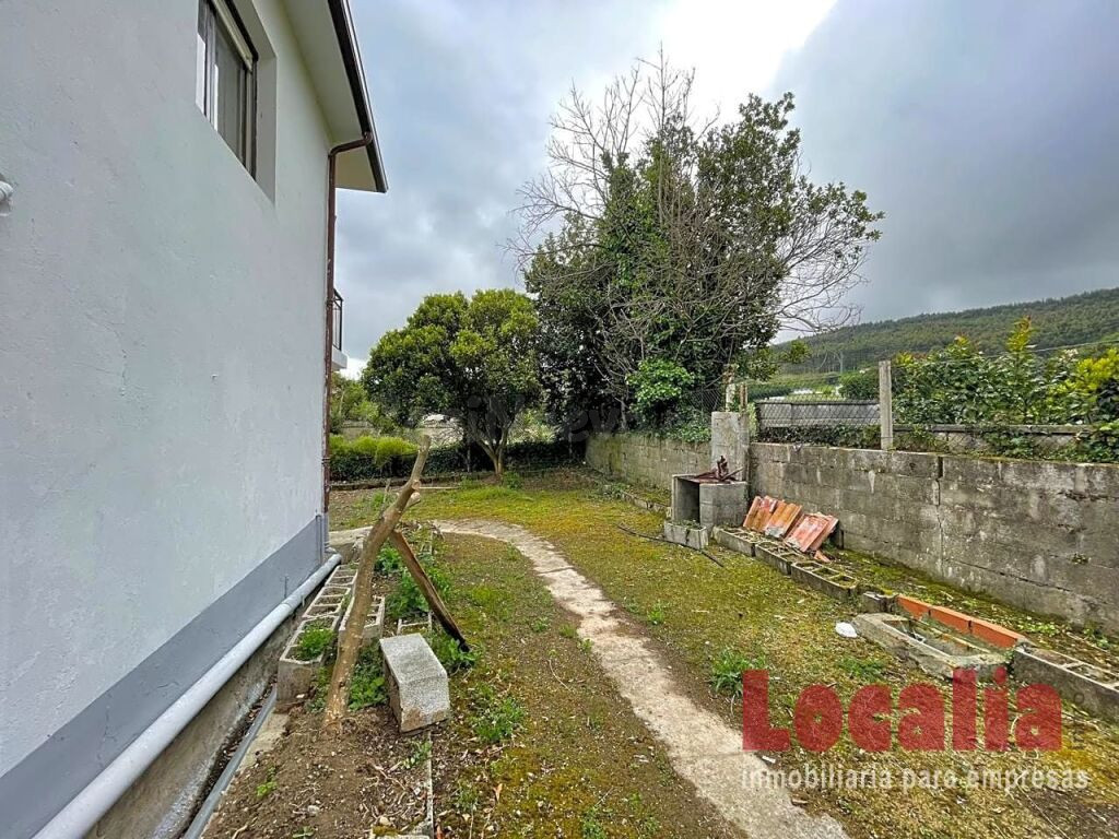 Excelente chalet con terreno y garaje en Arnuero - foto 3