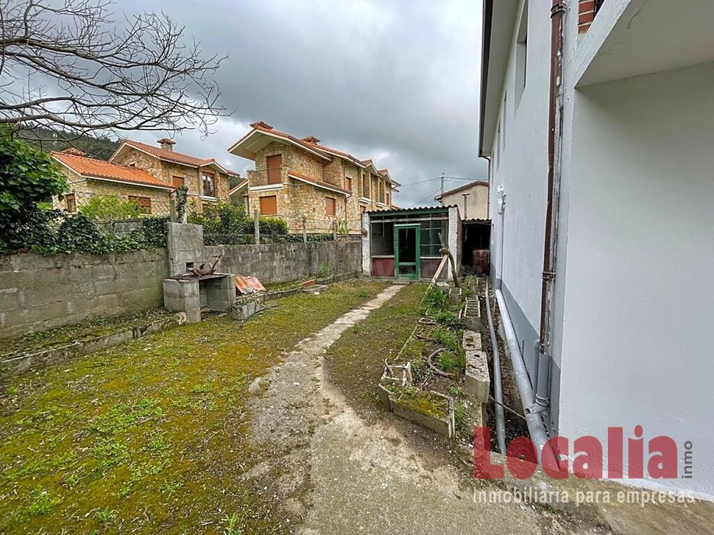 Excelente chalet con terreno y garaje en Arnuero - foto 4