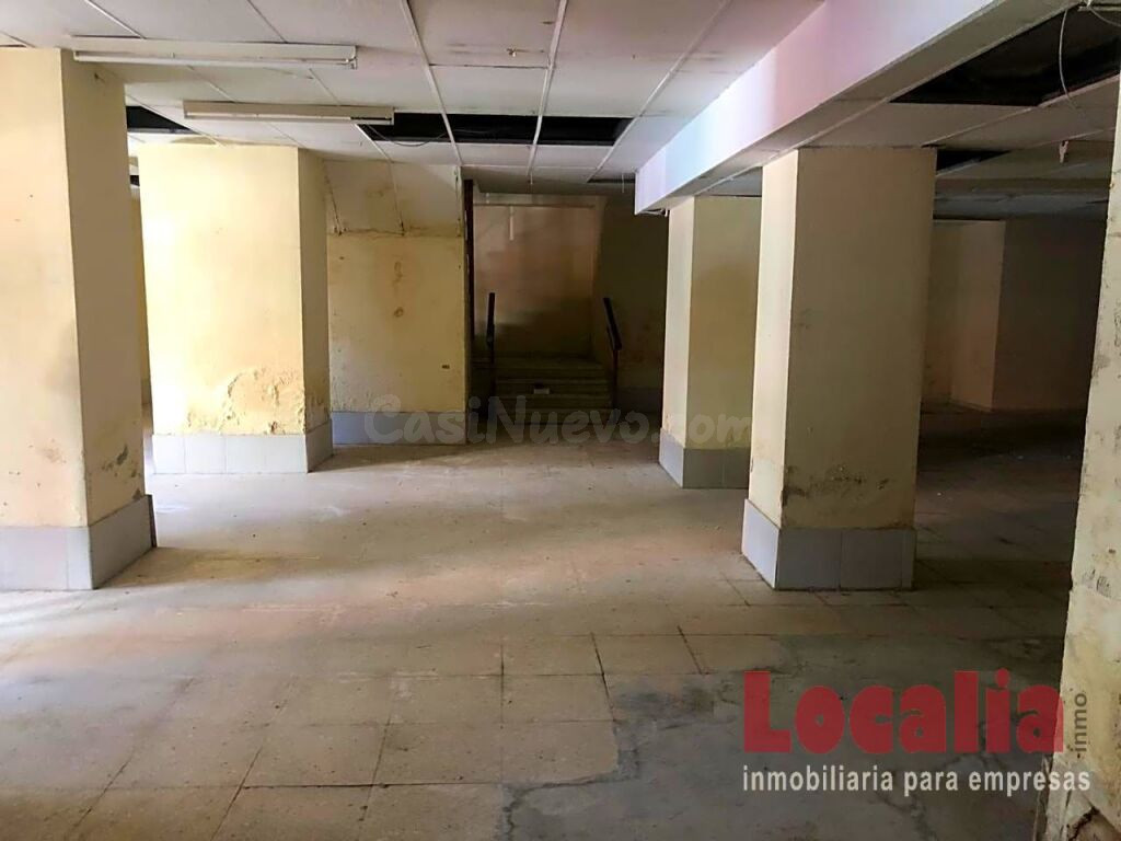 Amplio local comercial en Torrelavega, Cantabria.