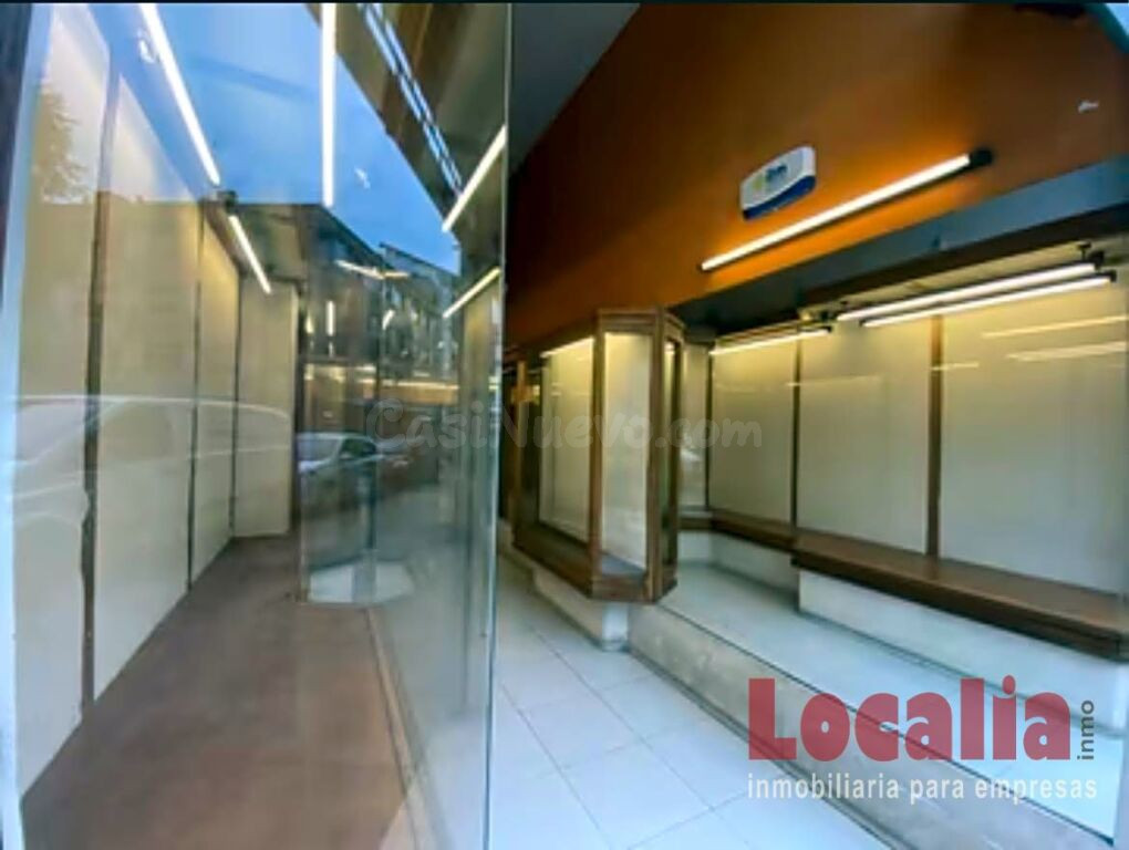 Local de dos niveles y 84 metros en Torrelavega.