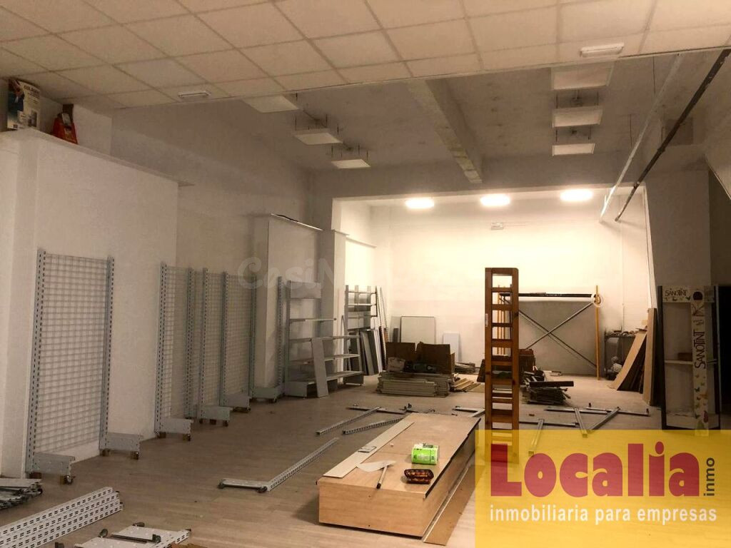 Amplio local de 360 metros en alquiler. Santander.