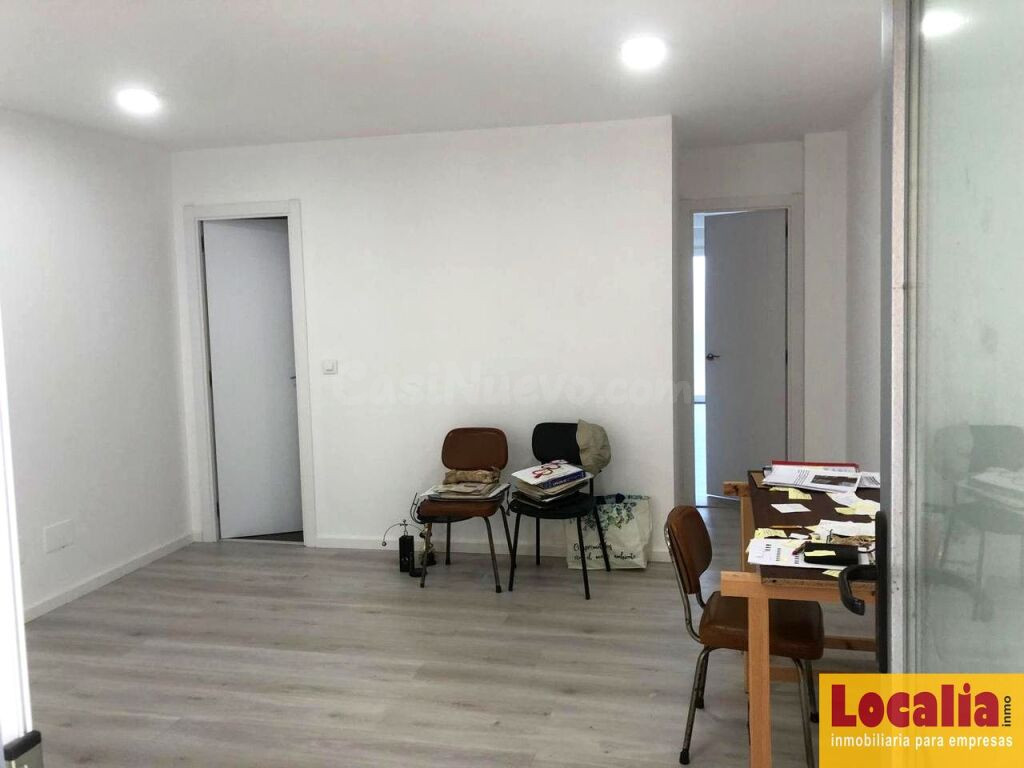 Atractivo local comercial en venta, Torrelavega.