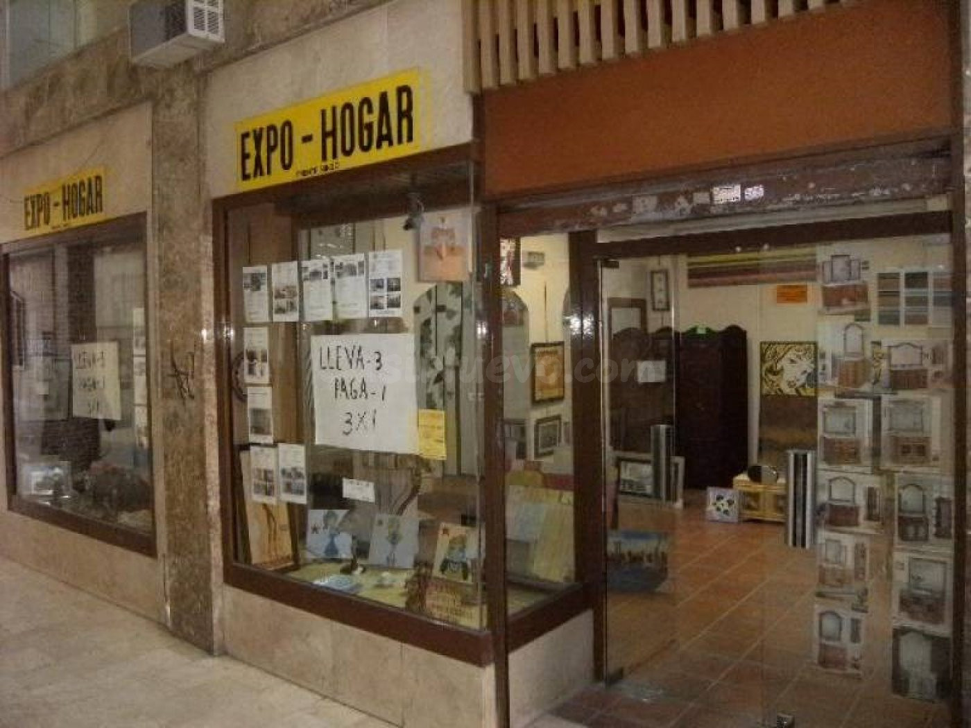 ZONA CENTRO NOVELDA con dos buenos escaparates