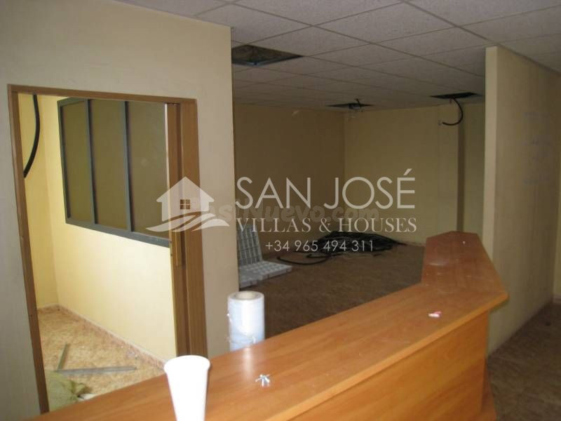 Inmobiliaria San Jose Villas and Houses vende oficina en Asp - foto 2