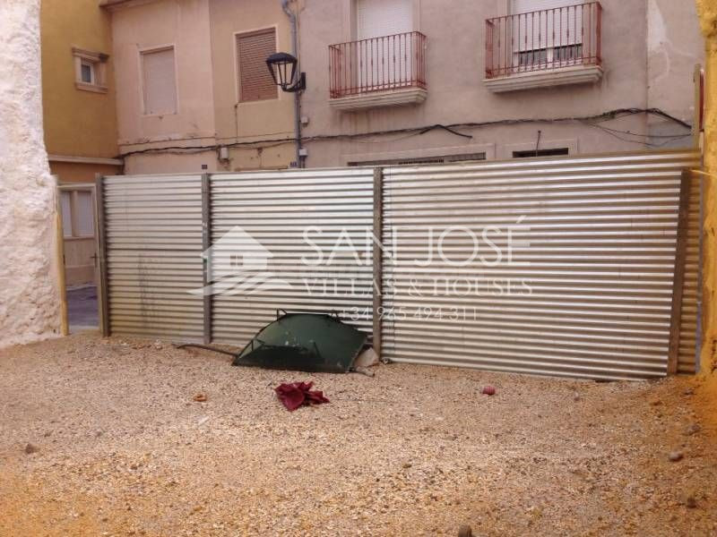 Inmobiliaria San Jose vende estupendo solar en Aspe, Costa Blanca, Alicante