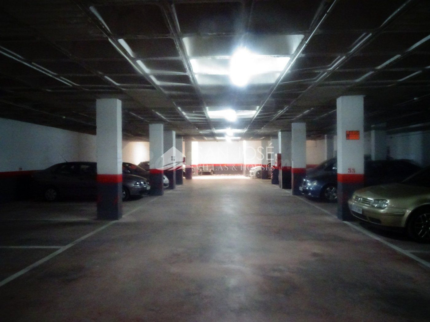 VENTA DE PLAZA DE GARAJE EN ZONA CENTRO DE ASPE AL LADO DE AUTOBUSES Y CENTRO DE SALUD