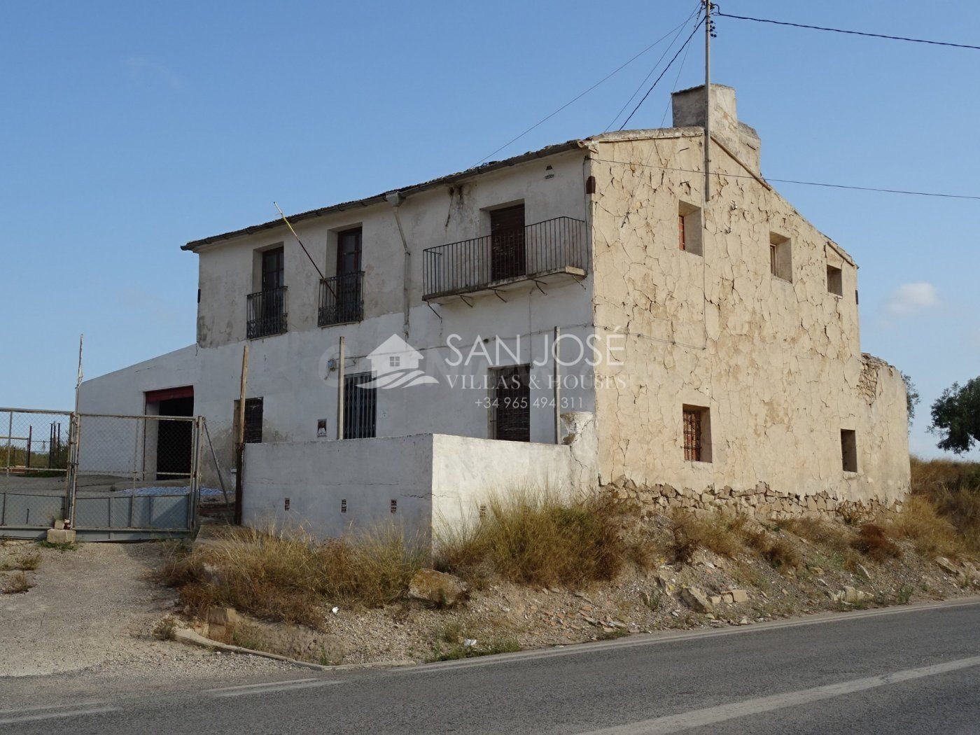 VENTA DE CHALET EN ASPE A 1 KM DE LA POBLACIÓN, A 500 Metros DE GYM Y PABELLÓN MUNICIPAL DE DEPORTES