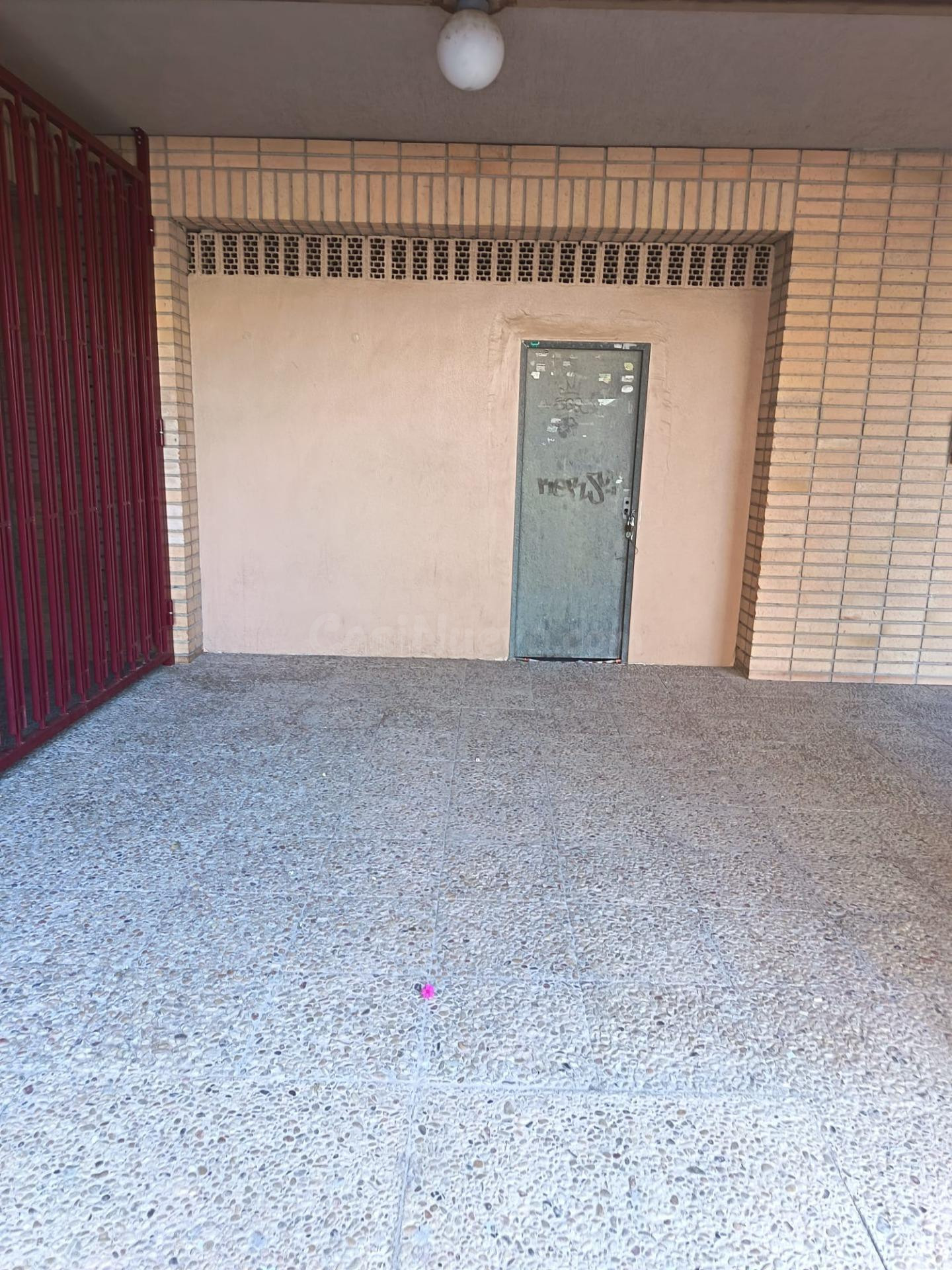 SE VENDE O ALQUILA LOCAL FRENTE HOSPITAL DE ALICANTE , DIAFANO, IDEAL PARA CLINICA O SIMILAR