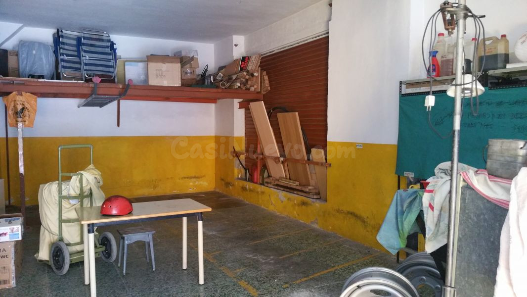 LOCAL GRANDE TODO REFORMADO,HACE ESQUINA