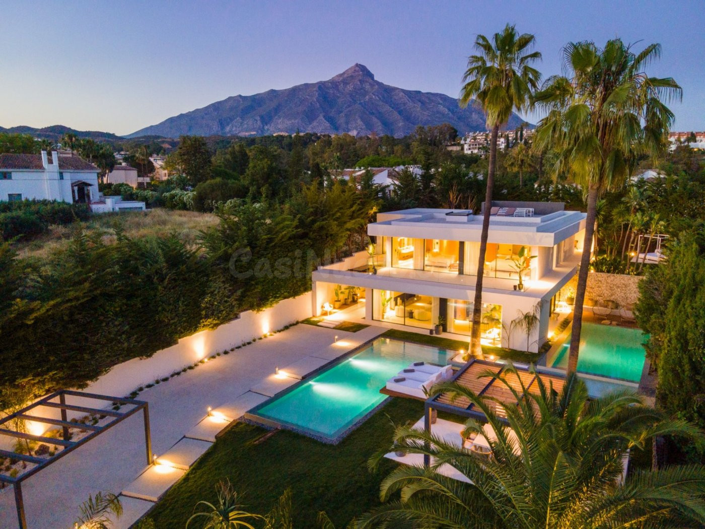 Villa completamente reformada de 4 dormitorios en Los Naranjos Golf/Nueva Andalucía