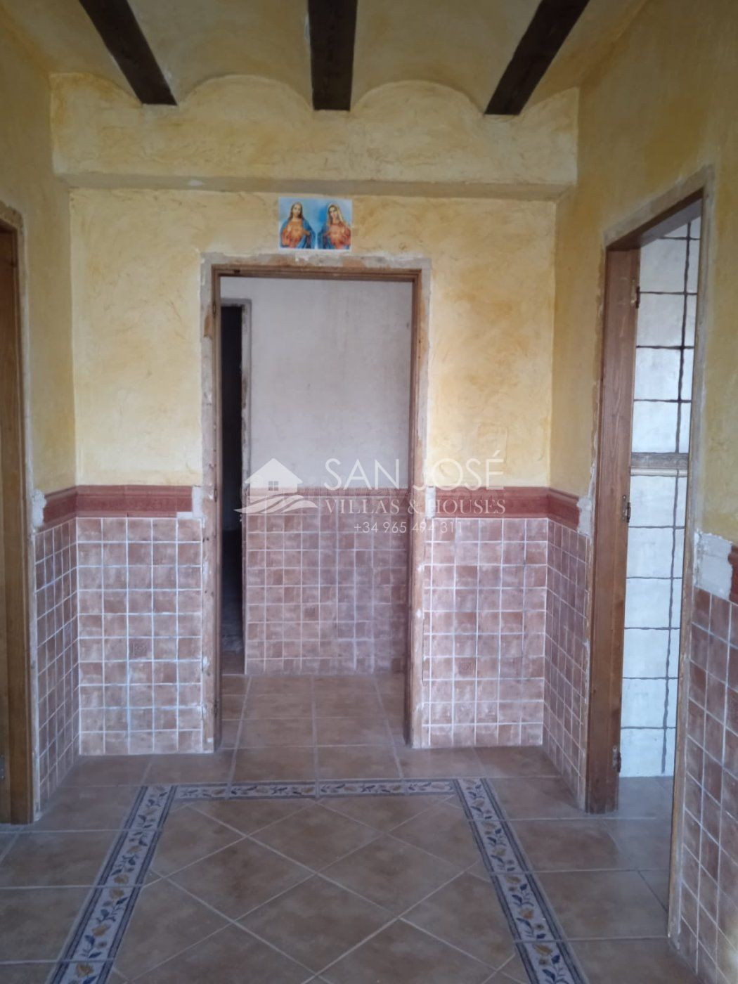 VENTA DE CASA EN UNA BONITA ZONA DE CREVILLENTE