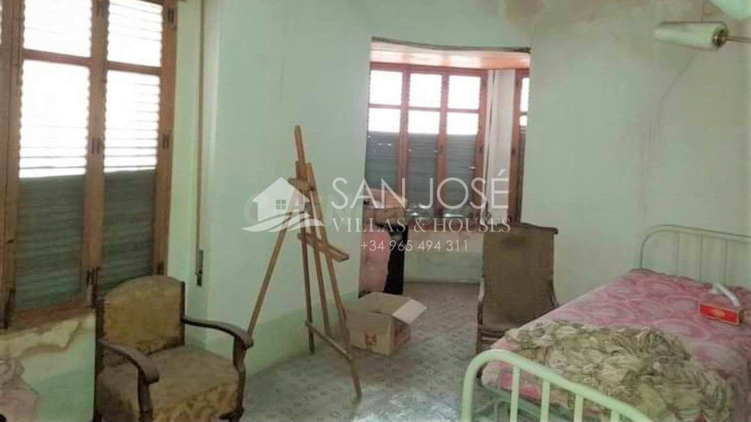 SE VENDE EDIFICIO PARA REFORMAR EN PLENO CENTRO, JUNTO A LA  - foto 5