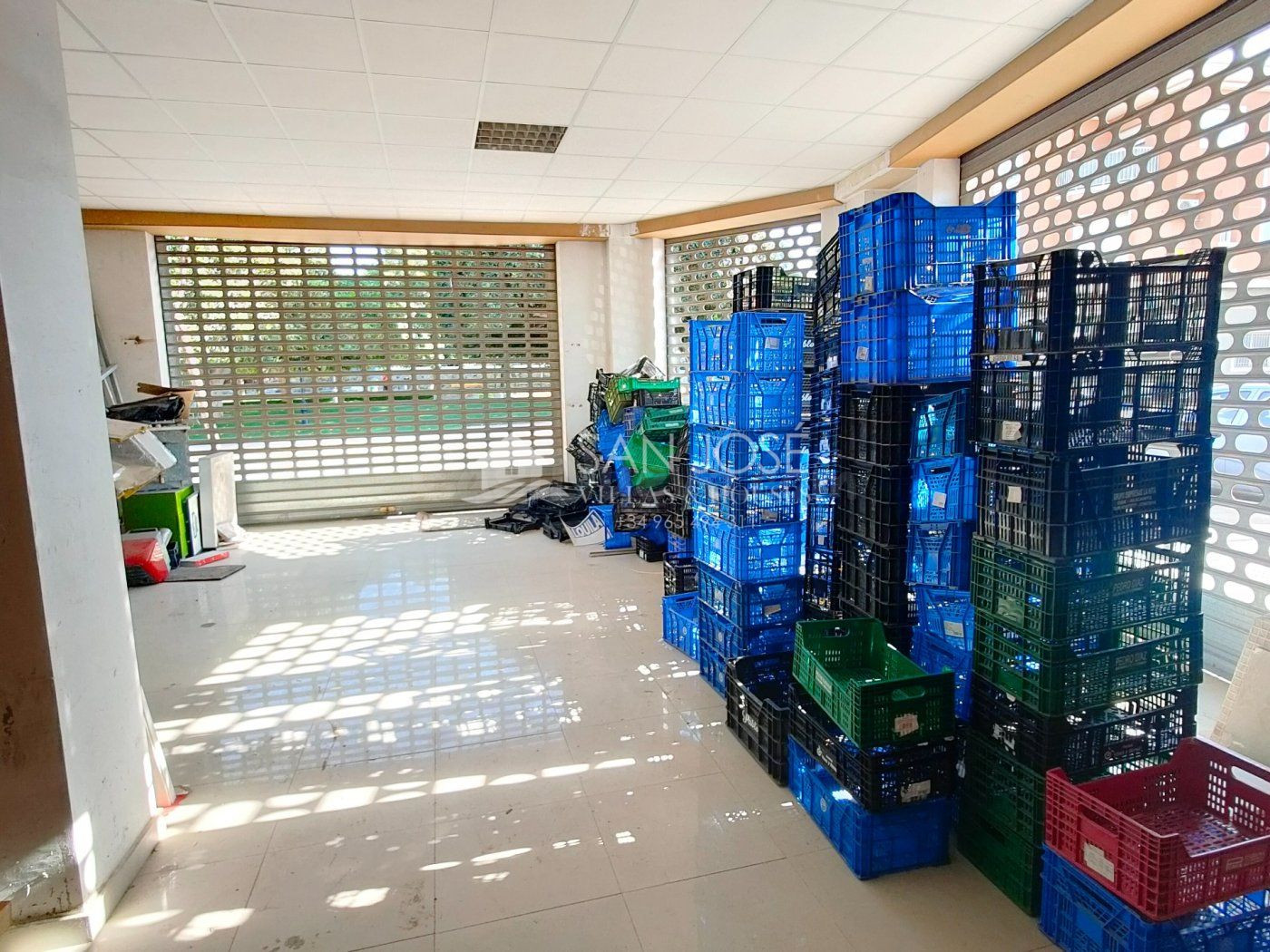 SE ALQUILA LOCAL COMERCIAL DIAFANO ENFRENTE DEL PARQUE DE LA - foto 4